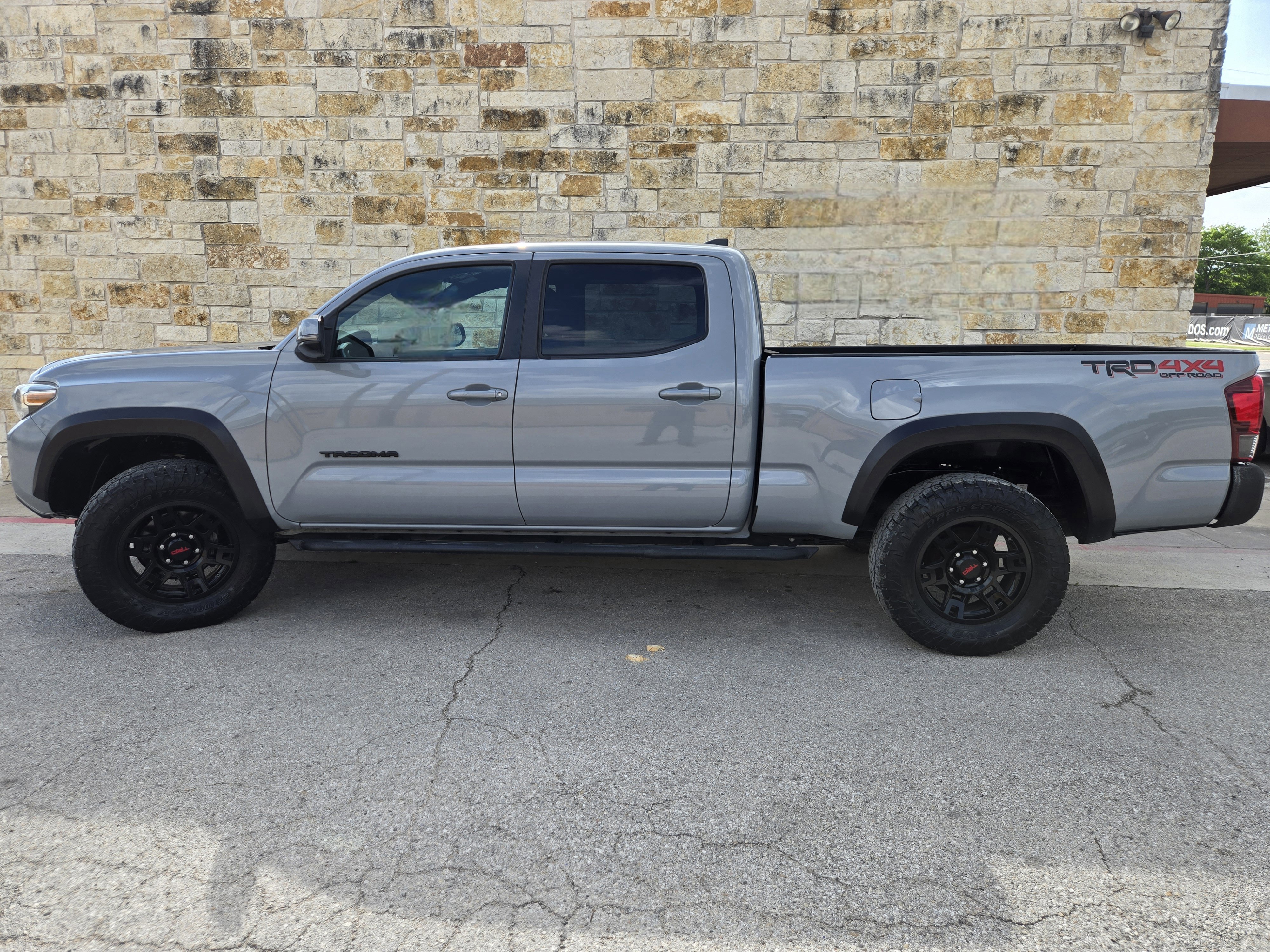 Used 2019 Toyota Tacoma TRD Off-Road AWD/4WD image 1