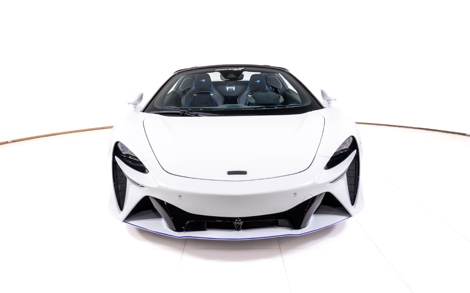 Used 2025 McLaren Artura Spider RWD image 10