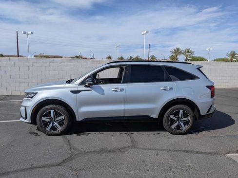 Used 2022 Kia Sorento EX w/ Panoramic Sunroof Package image 5