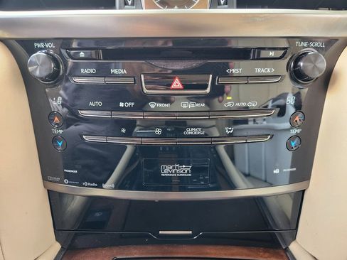 Used 2017 Lexus LX 570 4WD w/ Luxury Package image 19