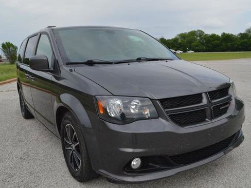 Used 2018 Dodge Grand Caravan GT image 2