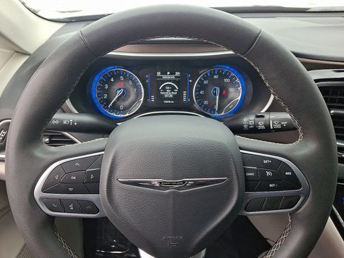 Used 2023 Chrysler Voyager LX image 18