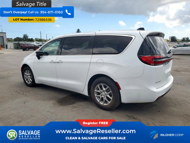 Used 2026 Chrysler Pacifica Select FWD image 3