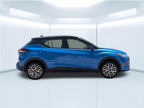 Certified 2023 Nissan Kicks SV FWD image 8