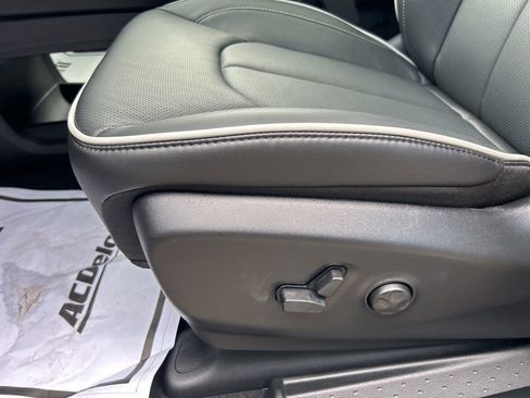 New 2026 Chrysler Pacifica Limited w/ S Appearance Package image 30