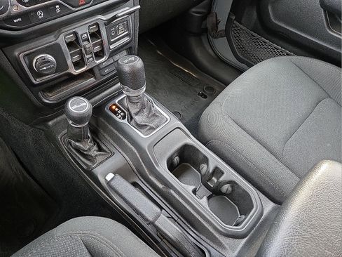 Used 2022 Jeep Wrangler Unlimited Sport image 25