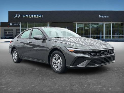 New 2026 Hyundai Elantra SE image 2