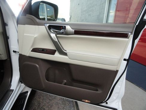 Used 2019 Lexus GX 460 Premium AWD/4WD image 24