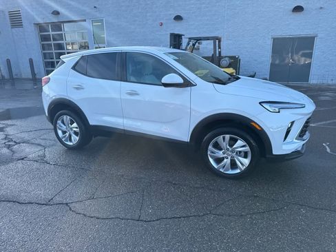 Used 2025 Buick Encore GX Preferred w/ Comfort Package image 9