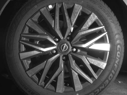 Used 2025 Nissan Altima 2.5 SV FWD image 12