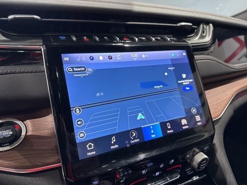 Used 2022 Jeep Grand Cherokee Summit w/ Luxury Tech Group V image 20