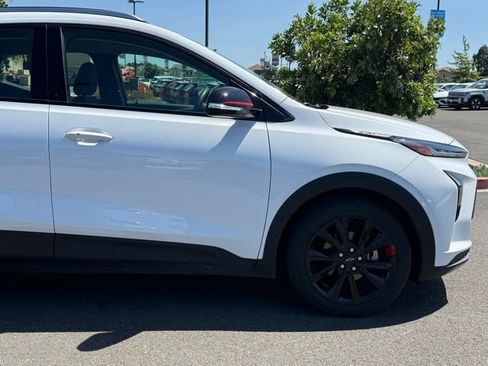 Used 2023 Chevrolet Bolt EUV LT w/ Redline Edition FWD image 10