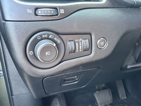 Used 2021 Jeep Cherokee Trailhawk w/ Sun, Sound & Nav Group AWD/4WD image 35