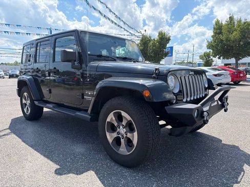 Used 2017 Jeep Wrangler Unlimited Sahara w/ Dual Top Group AWD/4WD image 3