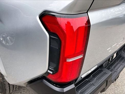 Used 2025 Toyota Tacoma SR w/ SR Upgrade Package AWD/4WD image 26