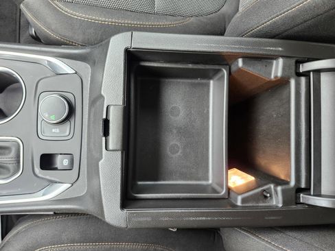 Used 2018 Chevrolet Traverse LT image 25