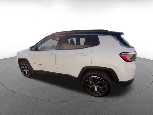 Used 2025 Jeep Compass Limited image 10