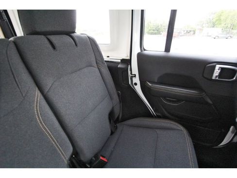 Used 2024 Jeep Wrangler Unlimited Sahara AWD/4WD image 12