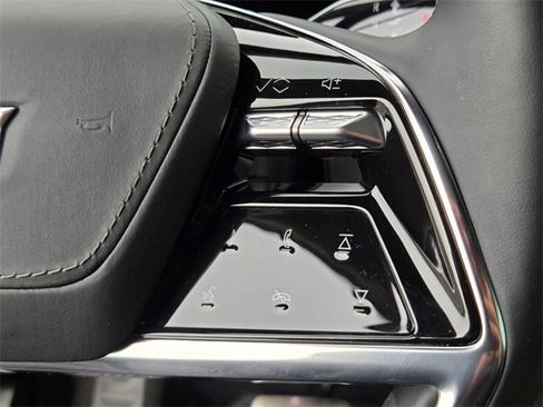 New 2026 Cadillac Vistiq Platinum w/ LPO, Floor Liner Package image 24