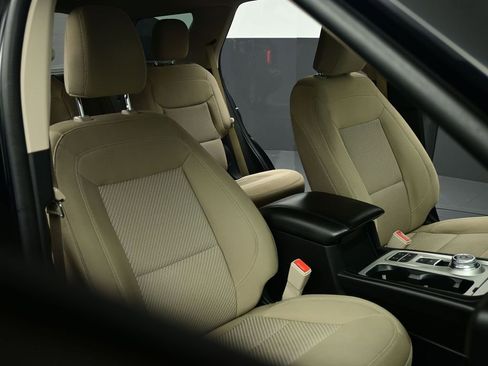 Used 2022 Ford Explorer XLT image 24