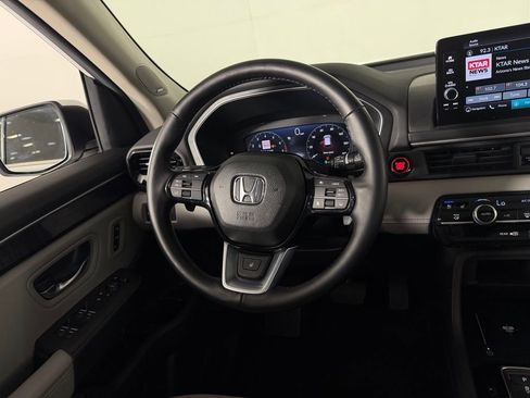 Used 2024 Honda Pilot Elite image 14