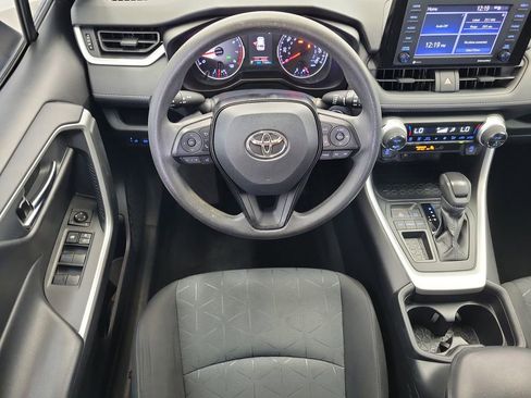 Used 2020 Toyota RAV4 XLE w/ Convenience Package FWD image 18