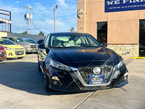 Used 2019 Nissan Altima 2.5 SV FWD image 2