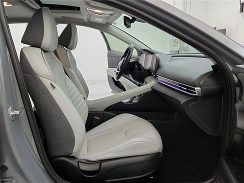 Used 2022 Hyundai Elantra Limited image 28