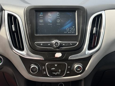 Used 2018 Chevrolet Equinox LS FWD image 21