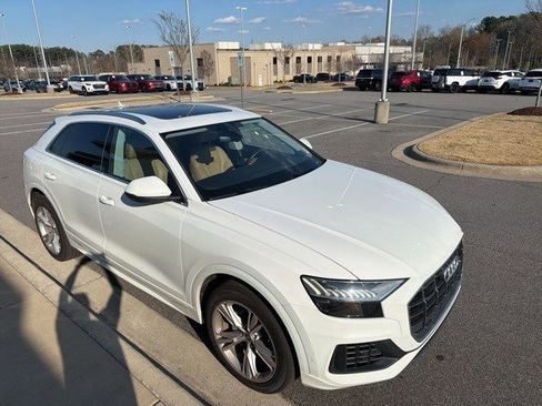 Used 2023 Audi Q8 Premium image 8