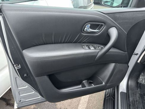 Used 2024 Nissan Armada SV image 16
