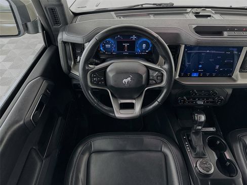 Used 2025 Ford Bronco Outer Banks image 2