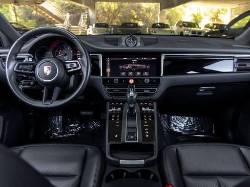 Certified 2023 Porsche Macan AWD/4WD image 39