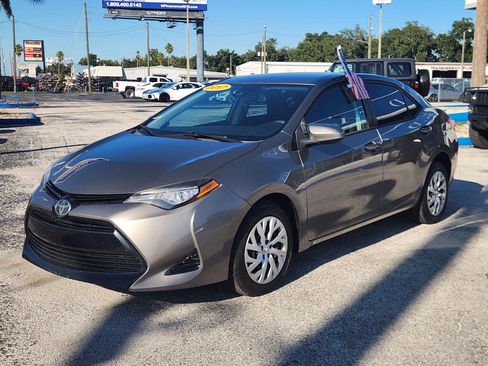Used 2017 Toyota Corolla LE image 4