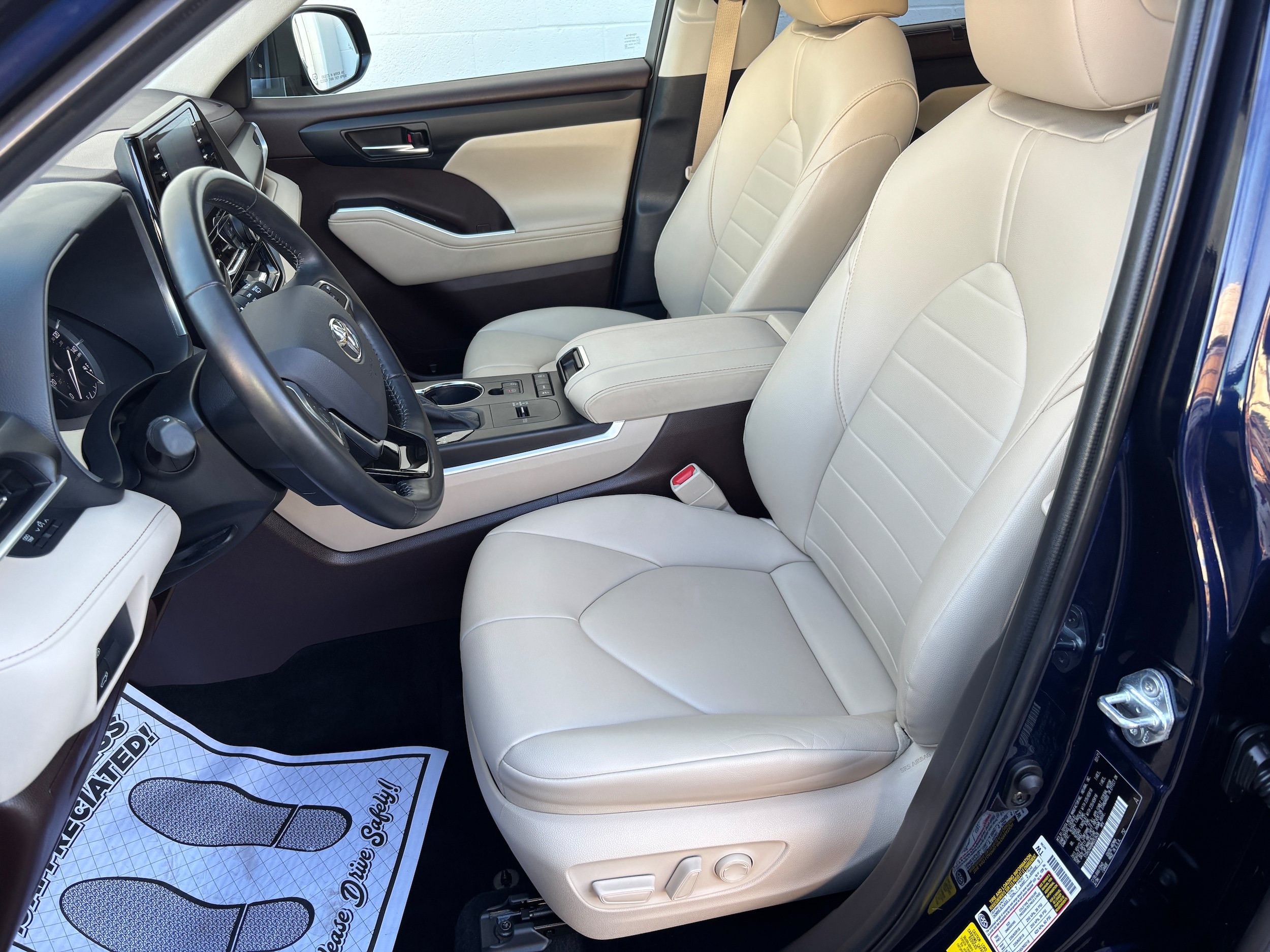 Used 2021 Toyota Highlander XLE FWD image 9