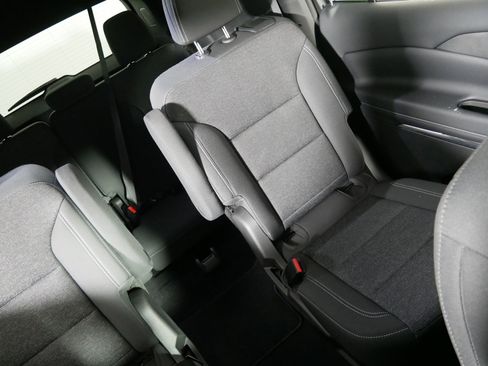 Used 2025 Chevrolet Traverse LT image 14