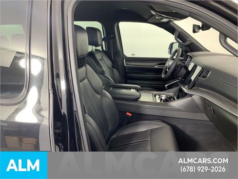 Used 2023 Jeep Wagoneer Series II image 40