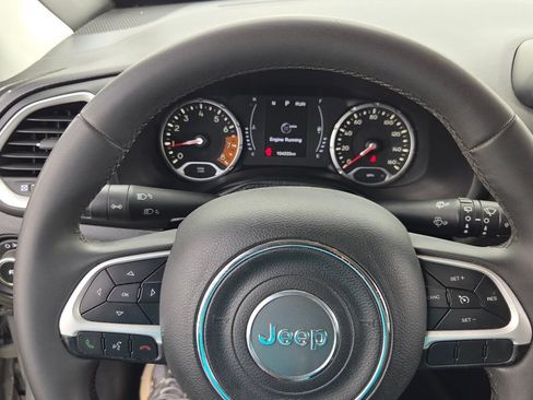 Used 2019 Jeep Renegade Latitude FWD image 25