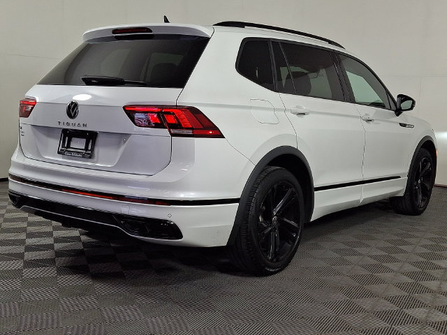 Used 2024 Volkswagen Tiguan SE R-Line FWD image 9