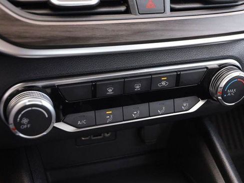 Used 2025 Nissan Altima 2.5 SV image 18