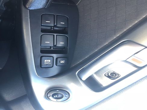 Used 2010 Kia Forte SX image 15