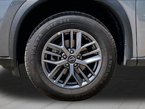 Used 2024 Nissan Rogue S AWD/4WD image 9