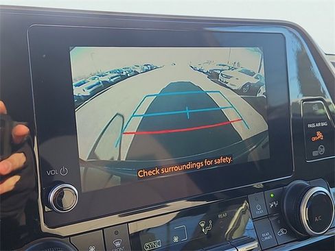 Used 2023 Toyota Highlander LE image 15