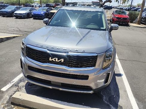 Certified 2022 Kia Telluride EX w/ EX Premium Package AWD/4WD image 4