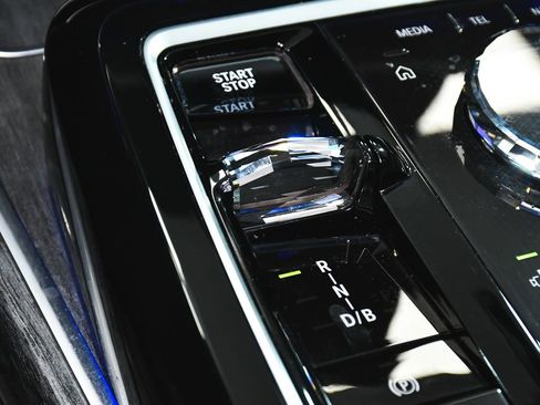 Used 2024 BMW i7 xDrive60 image 43