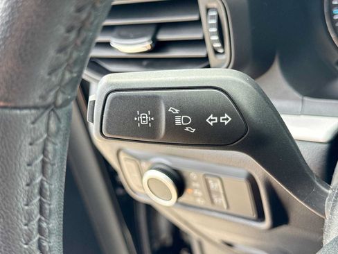Used 2023 Ford Explorer XLT AWD/4WD image 27
