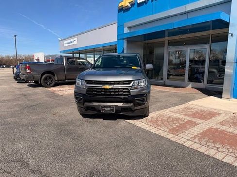 Used 2022 Chevrolet Colorado LT image 2