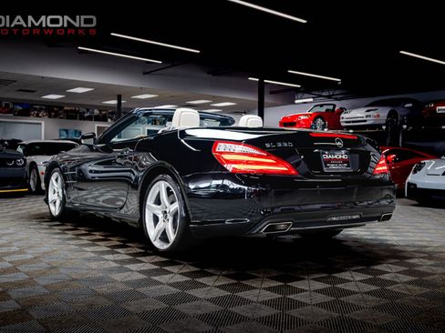 Used 2013 Mercedes-Benz SL 550 image 2