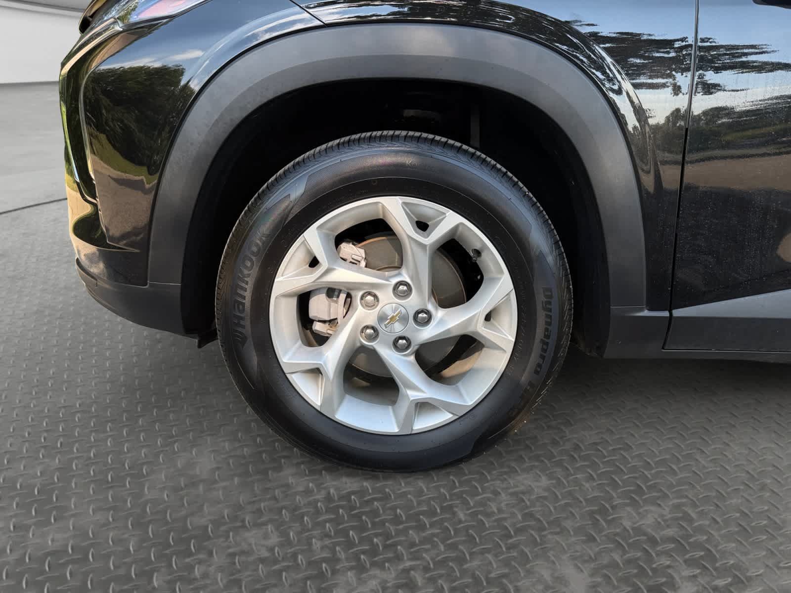 Used 2026 Chevrolet Trax LS w/ LS Convenience Package FWD image 9