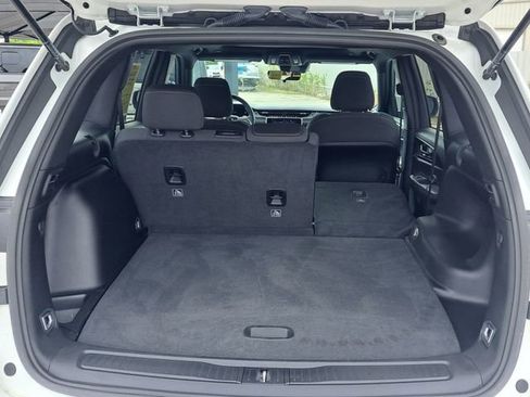 Used 2025 Jeep Grand Cherokee Laredo X RWD image 8